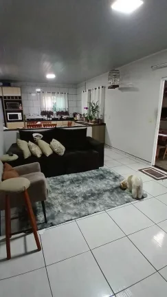 Imagem Casa com 3 dormitórios sendo 1 suíte e 2 vagas de garagem na Adhemar Garcia em Joinville/SC