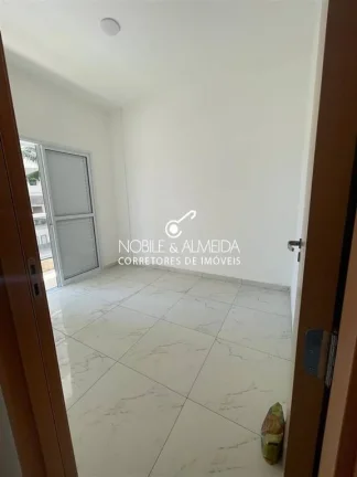 Imagem CASA COM SACADA NA QUADRA DA PRAIA