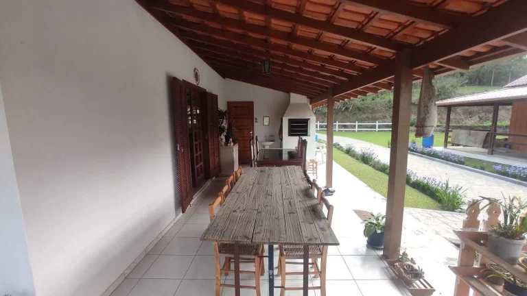 Imagem Chácara com 5.147,50m2 e 370m2 de área construída, completa, Bugre, Balsa Nova, PR