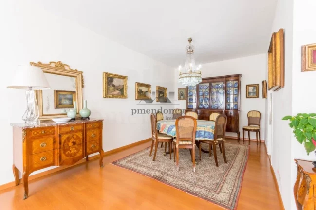Imagem Apartamento amplo em uma das ruas mais cobiçadas de Pinheiros! Reformado, com 4 dormitórios sendo ...