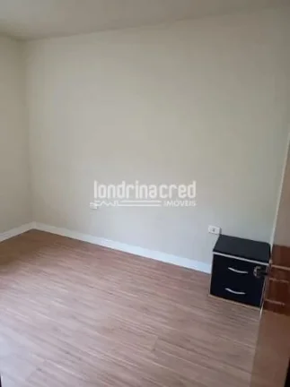 Imagem Casa à Venda em Cambé com 3 Quartos, Terreno de 300 m², 145 m² de Área Construída e 2 Vagas de Garagem
