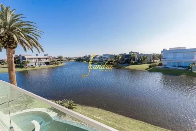 Imagem Sobrado Novo Enseada com 08 suítes, com dois lotes Beira lago