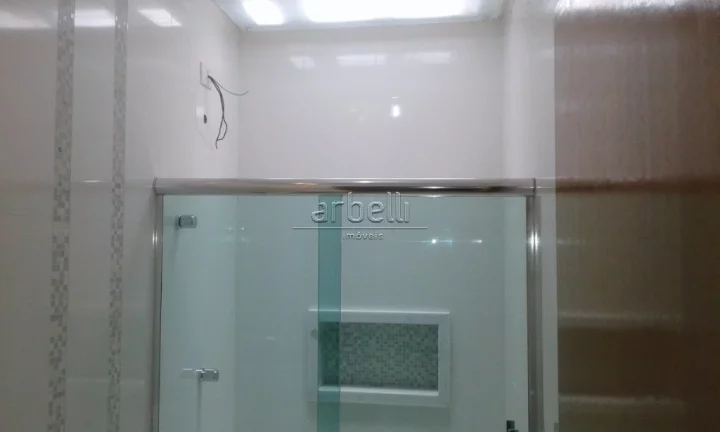 Imagem Sobrado Novo, com 180 metros de área construída, com 3 dormitórios, 3 vagas de garagem e churrasq...