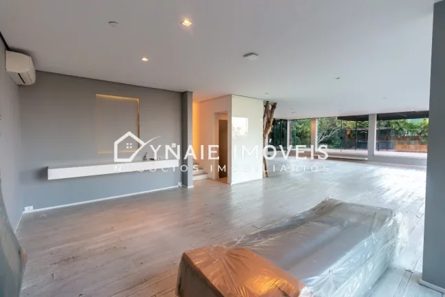 Imagem Luxuosa casa para locação em São Paulo-SP, Jardim Guedala: 5 quartos, 3 suítes, 3 salas, 7 banheiros, 4 vagas e 800m² de área.