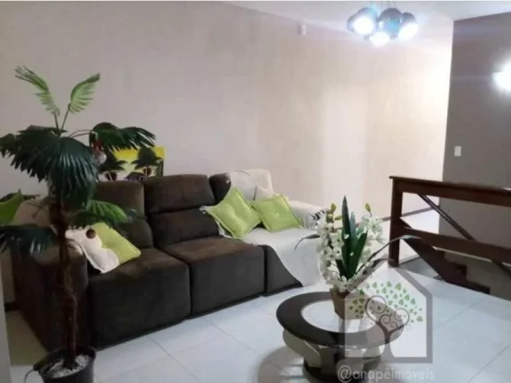Imagem Casa ampla à venda próxima à Beira-Mar