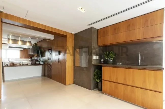 Imagem Apartamento de Alto Padrão na Vila Nova Conceição com 2 Suítes, 5 Salas e 5 Vagas de Garagem - São Paulo-SP