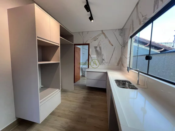 Imagem Casa térrea reformada a venda 300 metros da praia 3 suítes B. Oásis Peruíbe