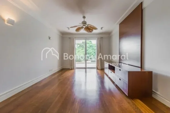 Imagem Sobrado amplo e luxuoso, com área construída de 835 m².

A residência possui no piso superior 4 ...