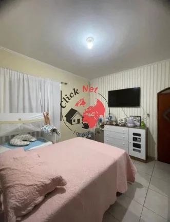 Imagem Sobrado sendo 2 casas , cada uma com 2 dorms ,sala ,coz ,wc ,1 varanda , 2 vagas , ótima localização , B.alves dias ,São bernardo