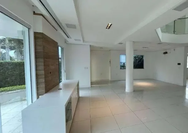 Imagem Casa de Alto Padrão em Jurerê Internacional a Poucos Minutos da Praia