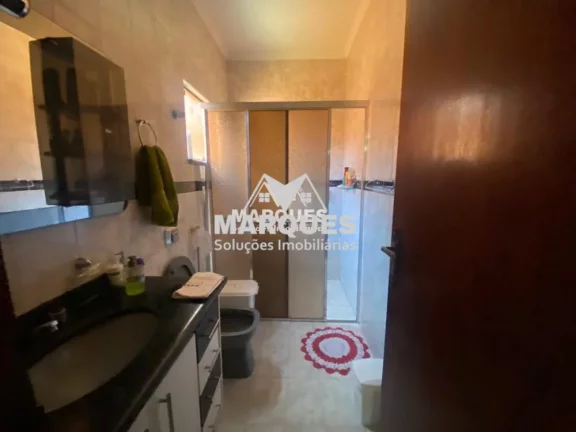 Imagem Casa c/ 3 dorms, 1 suite e 4 vagas