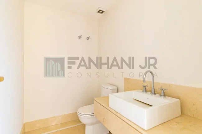 Imagem Venha se surpreender com essa incrível residência de luxo! Com 3 suítes espaçosas, sendo a suíte do casal com 2 banheiros, você terá todo o conforto