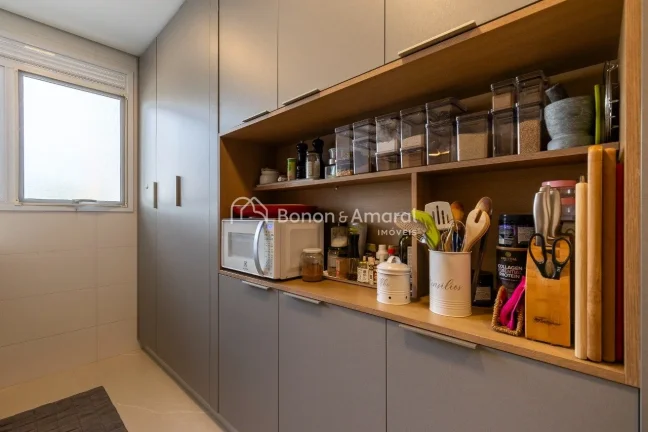 Imagem Apartamento à venda com 2 suítes no Cambuí. Possui 72m² e foi reformado com projeto de arquiteta...