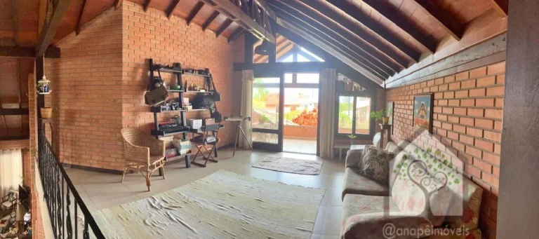 Imagem Casa rústica em condomínio fechado no Sambaqui