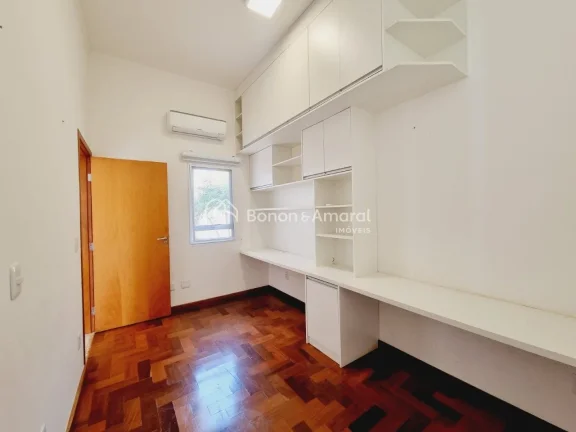 Imagem Espaçoso Sobrado para a venda no Condomínio de Alto Padrão em Paulínia

Localizado em um dos mel...