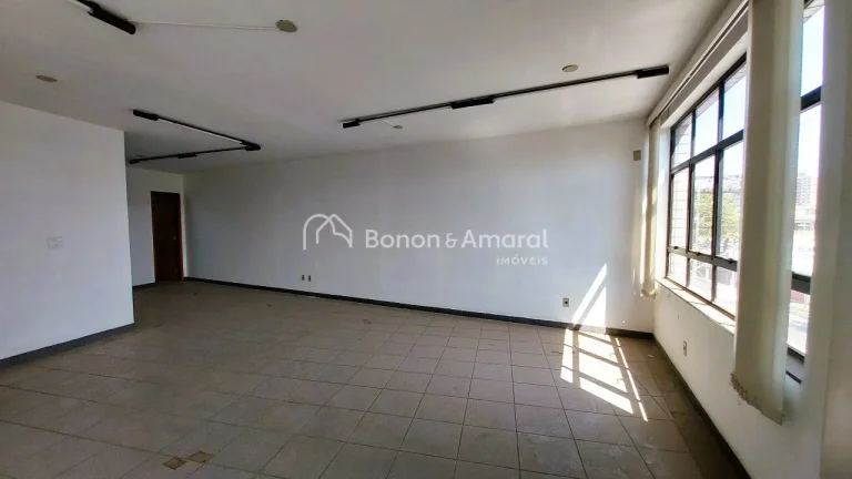 Imagem Excelente sala comercial no centro de Valinhos, disponível para venda ou locação.

Localizada no ...