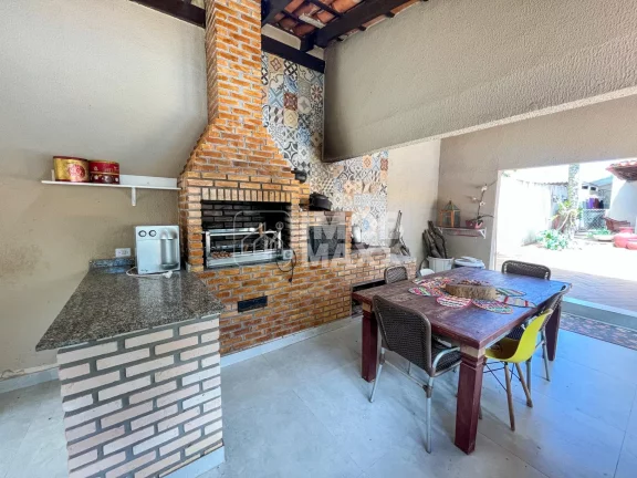 Imagem Excelente casa no Jardim Botânico, Brasília: 400m², 4 dormitórios, 4 suítes, 5 banheiros. Venda por R$ 1.350.000. Agende uma visita!