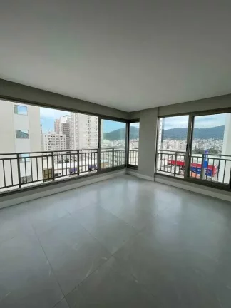 Imagem Apartamento com 3 suítes e 2 vagas de garagem há 250m2 do mar no Centro de Balneário Camboriú