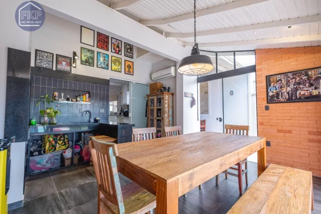 Imagem Casa Geminada 3 suítes!