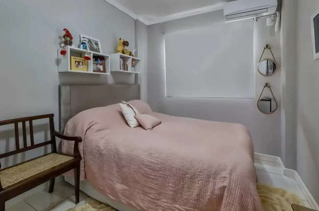 Imagem Apartamento mobiliado com 3 dormitórios sendo 1 suíte e 1 vaga em Balneário Camboriú/SC