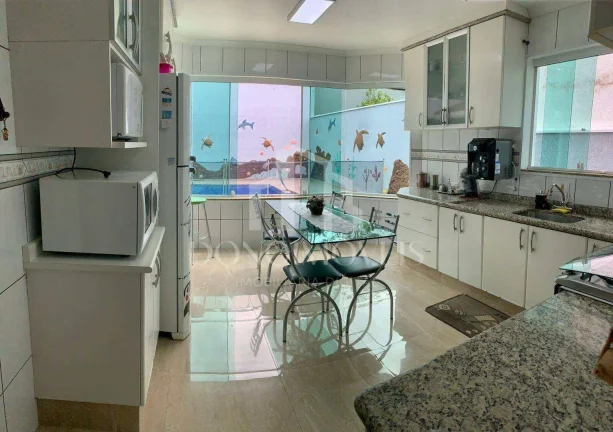 Imagem Casa alto padrão 318m² | 4 suítes | Piscina aquecida | 7 vagas | Swiss Park