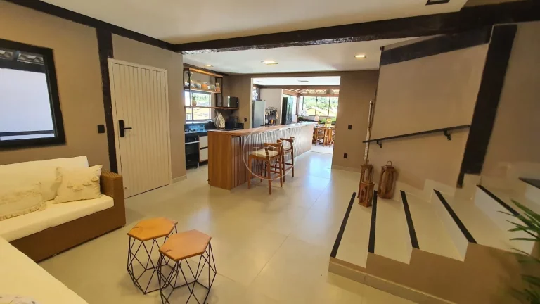 Imagem CASA de 6 SUÍTES em BÚZIOS - Ferradurinha - RJ