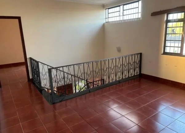 Imagem Casa Comercial para Locação em Tatuí-SP 7 Salas, 4 Banheiros, 4 Vagas, 200m² - Jardim São Paulo