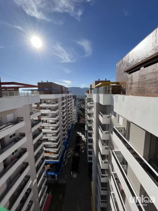 Apartamento central mobilado de 2 dormitórios em Santa Maria