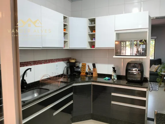 Imagem Imperdível: Casa à venda em Foz do Iguaçu-PR, bairro Jardim Bandeirantes, 3 quartos, 2 salas, 2 banheiros, 3 vagas, 142,39 m².