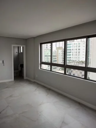 Imagem Apartamento com 3 suítes à venda no Centro de Balneário Camboriú/SC