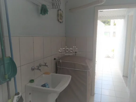 Imagem Sobrado com 188 metros quadrados de área construída, com sala para dois ambientes, sanca no teto, ...