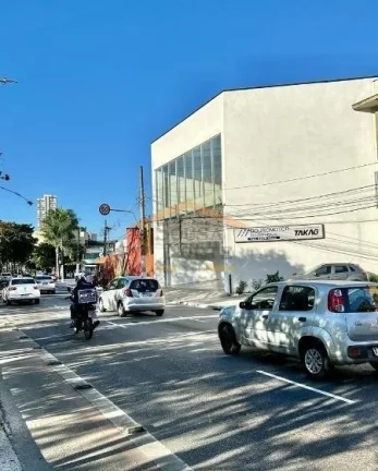 Imagem Galpão novo, com telhado térmico e pé direito de 9 metros, garantindo excelente ventilação e lu...
