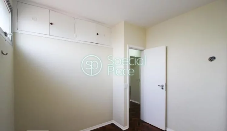 Imagem Excelente apartamento com cômodos amplos, arejados e claros. Localização excelente muito próximo...