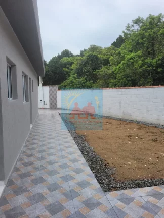 Imagem Casa com piscina, com amplo espaço para por 299mil em Itanhaém