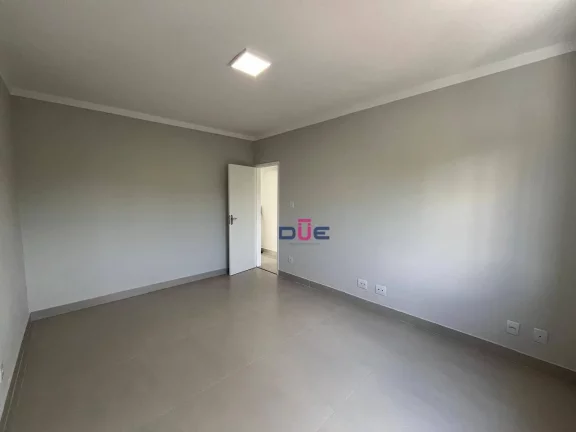 Imagem Apartamento impecável, no canal 6 de frente, 2° andar com sacadinha. 2 quartos sendo 1 suite e vaga