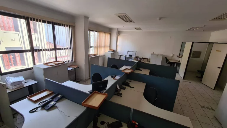 Imagem Oportunidade ## Sala comercial ao lado da bolsa do café ,venda e locação!!