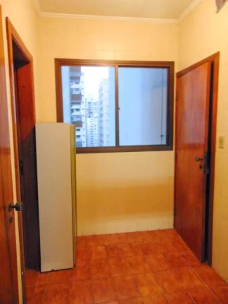 Imagem Pitangueiras - Uma quadra do mar, com maravilhosa vista, 2 vagas de garagem, churrasqueira salão de jogos e academia.