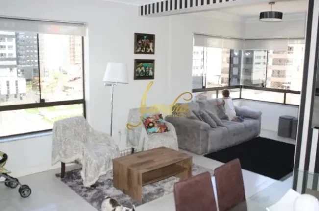 Imagem Apartamento de frente para a praça, com 3 dormitórios e com 2 box