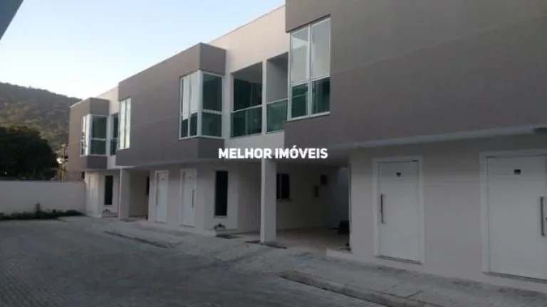 Imagem Sobrado Geminado à Venda com 02 Suítes sendo 01 Máster Localizado em Balneário Camboriú - SC