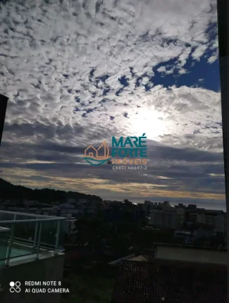 Imagem Ampla cobertura com terraço, vista parcial para o mar