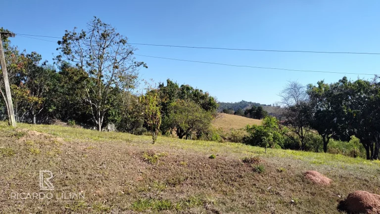 Imagem Oásis de Encanto em Atibaia: Chácara com Casa Aconchegante e Potencial Incrível!