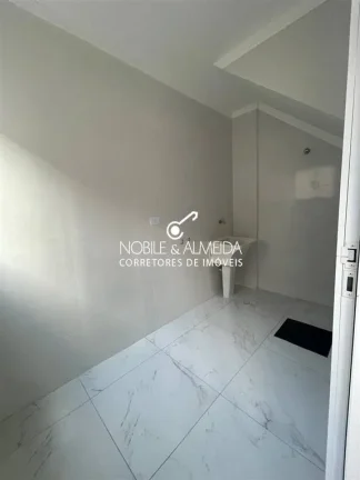 Imagem CASA COM SACADA NA QUADRA DA PRAIA