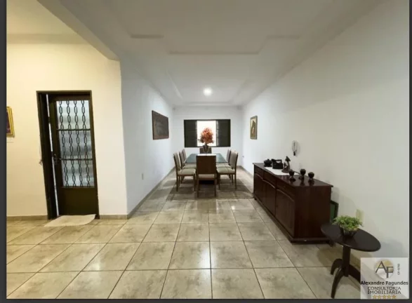 Imagem Sobrado para Venda em Goiânia, SETOR JAÓ, 4 dormitórios, 4 suítes, 5 banheiros, 3 vagas