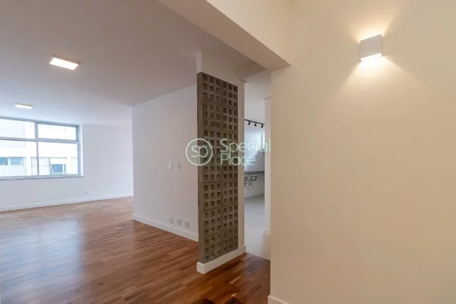 Imagem 176,05 m² de área útil 1Vaga de garagem 3 Dormitórios sendo 1 suíte Banheiro Social Lavabo Sala...