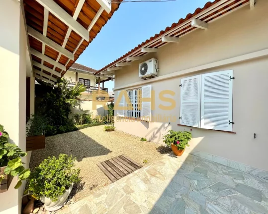 Imagem Excelente residência plana, parcialmente averbada, localizada no bairro América, próximo ao Super...