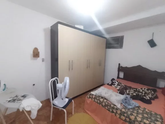 Imagem Descubra o conforto e a praticidade de viver no bairro Zilah Spósito, em Belo Horizonte! Esta casa encantadora oferece 200m² de área útil, distribuídos em ambientes amplos e bem iluminados, perfeitos