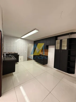 Imagem Casa Assobradada à Venda | Conforto, Espaço e Pronta para Morar