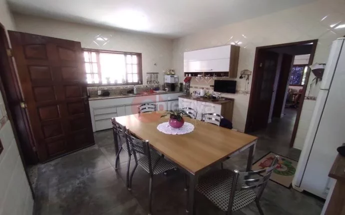 Imagem Casa independente a venda de 5 quartos no cond. dos Pássaros em Cabo Frio
