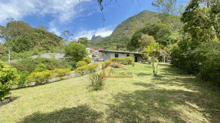 Imagem Casa linear com 4 dormitórios à venda, 156 m² - Granja Guarani - Teresópolis/RJ