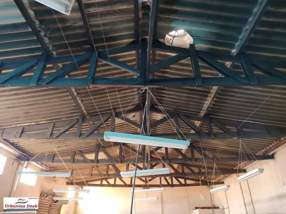 Imagem Salão Comercial de Esquina à Venda na Vila Bandeirantes com 278,75m2